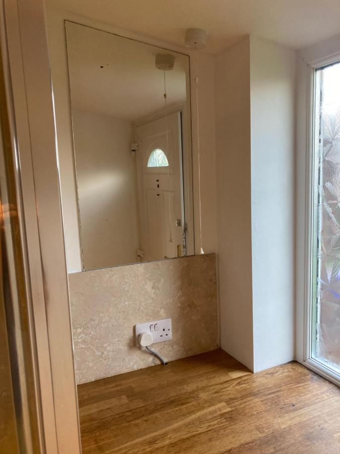 Double Bed Self Contained Annexe 14B Is To The Right Of The Main House Lägenhet Salisbury Exteriör bild